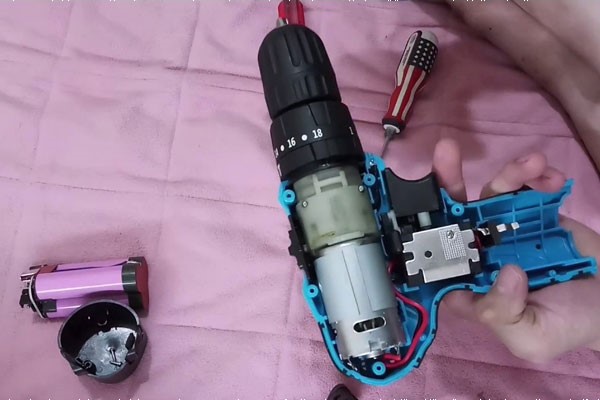 Cấu tạo bên trong máy khoan pin